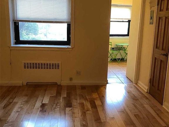 3rd image of 46 Grace Ave APT Lq