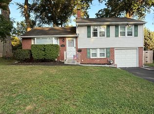 1311 Fitzwatertown Rd, Abington, PA 19001