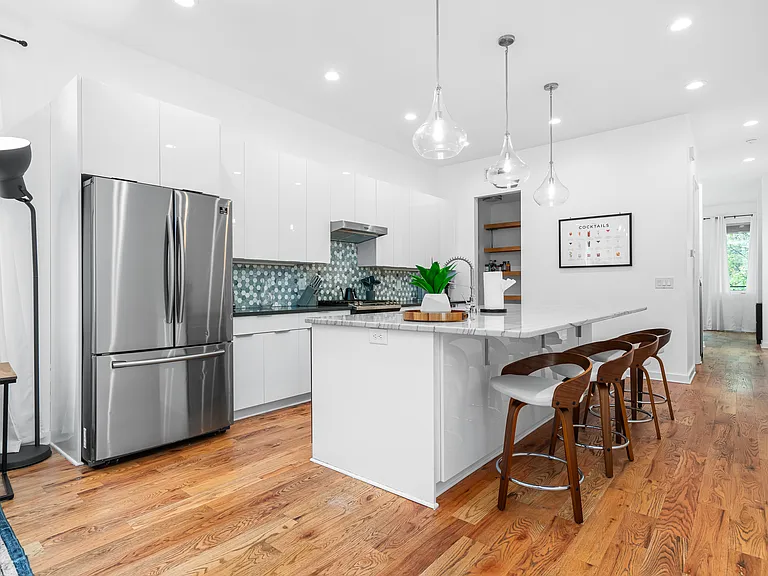 753 Fraser St SE — Photo 9