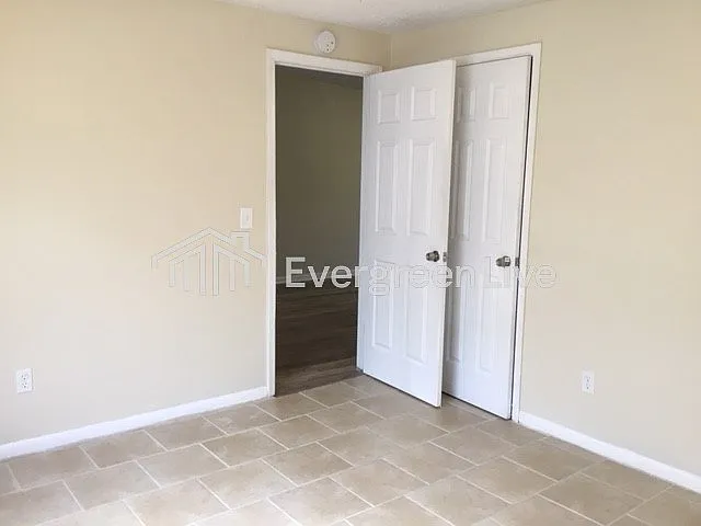 3 bed, 2.0 bath, 988 sqft, $1,345 — Photo 3