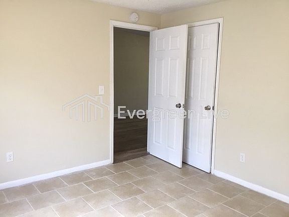 3rd image of 4888 Strato Rd W