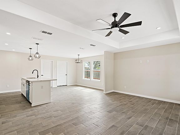 4th image of 264 Margo Dr