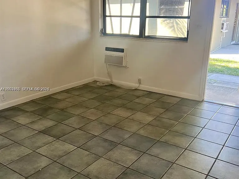 12605 NE 13th Ave #6 — Photo 3