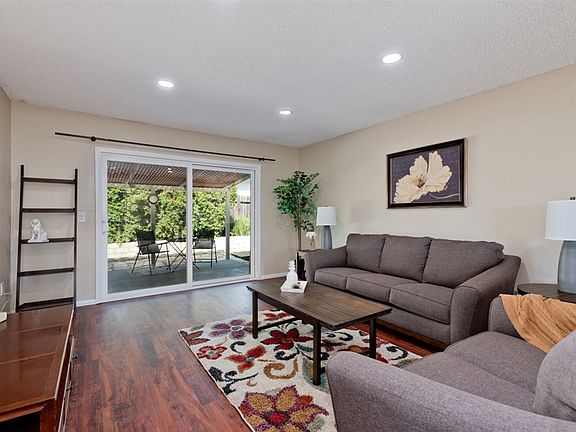 2nd image of 8419 Carlton Oaks Dr