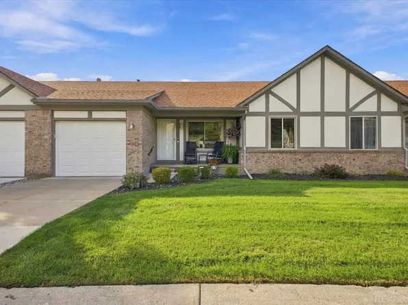 15880 Magnolia Dr N, Clinton Township, MI 48038