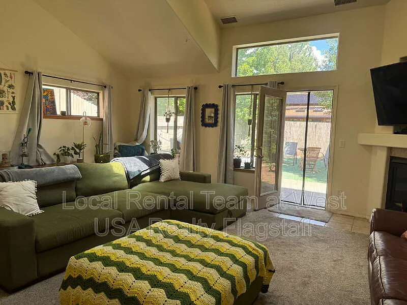3 bed, 2.5 bath, 2000 sqft, $2,800 — Photo 3