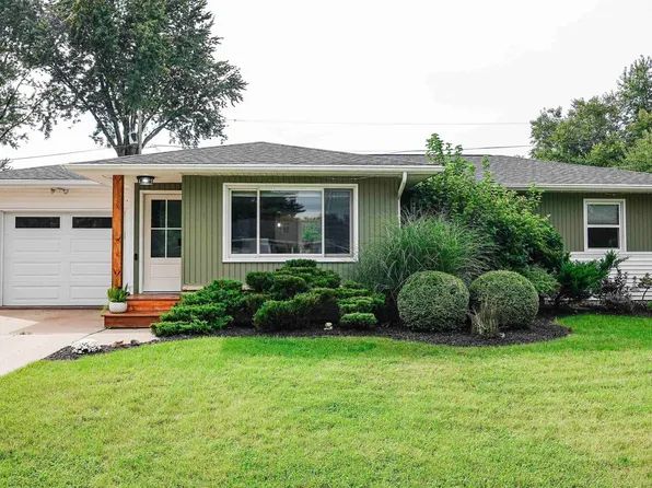 818 Loretta Ave, Waterloo, IA 50702