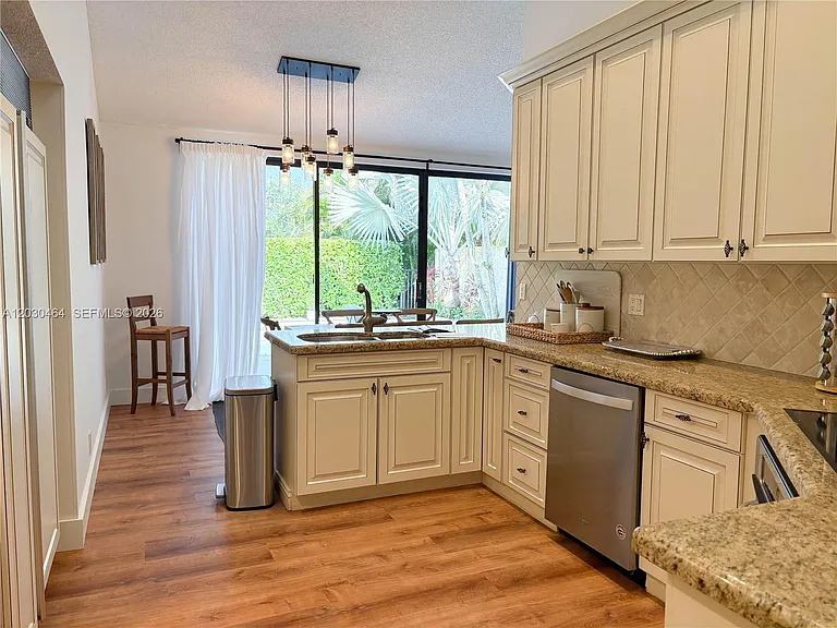 2530 Windsor Way Ct — Photo 10