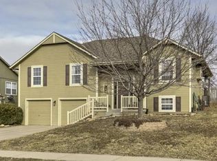 540 White Oak Ln, Liberty, MO 64068