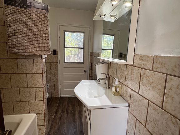 3rd image of 113 W 225th St
