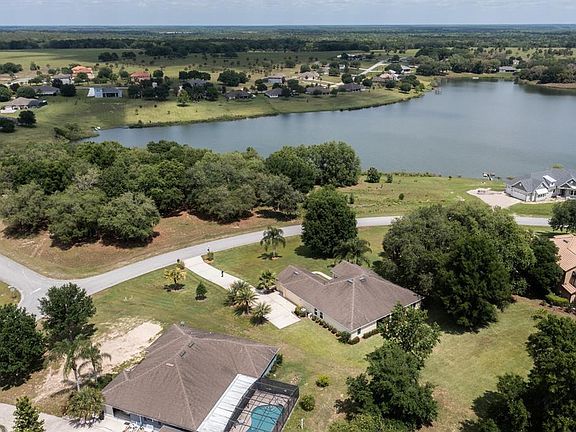 4th image of 36702 Barrington Dr