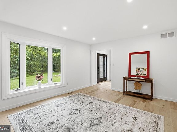 4th image of 800 Berrymans Ln