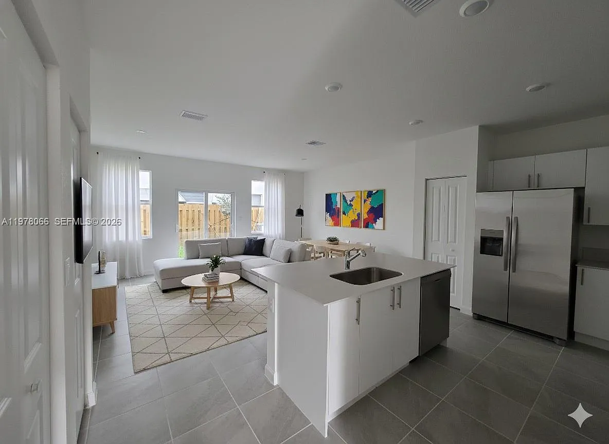 4 bed, 3.0 bath, 1633 sqft, $2,800 — Photo 2