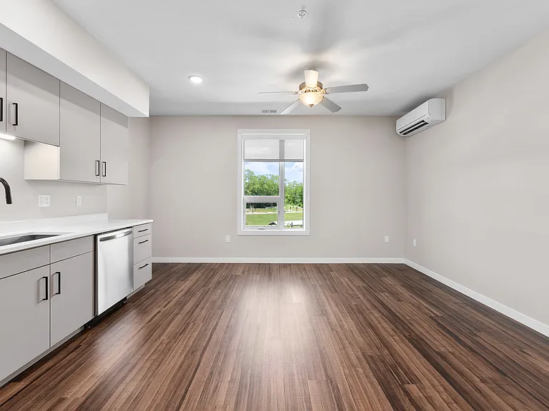 Cannery Square — Photo 50