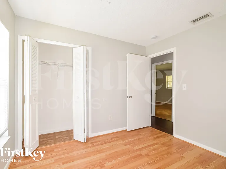 520 Georgia Ave — Photo 11