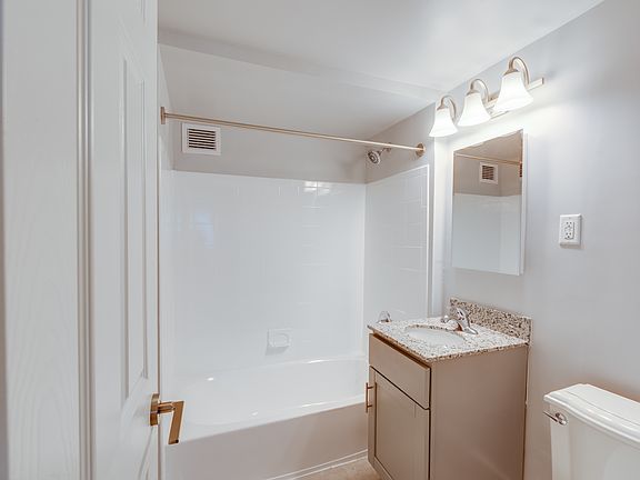 5th image of 4505 31st St S #527-102