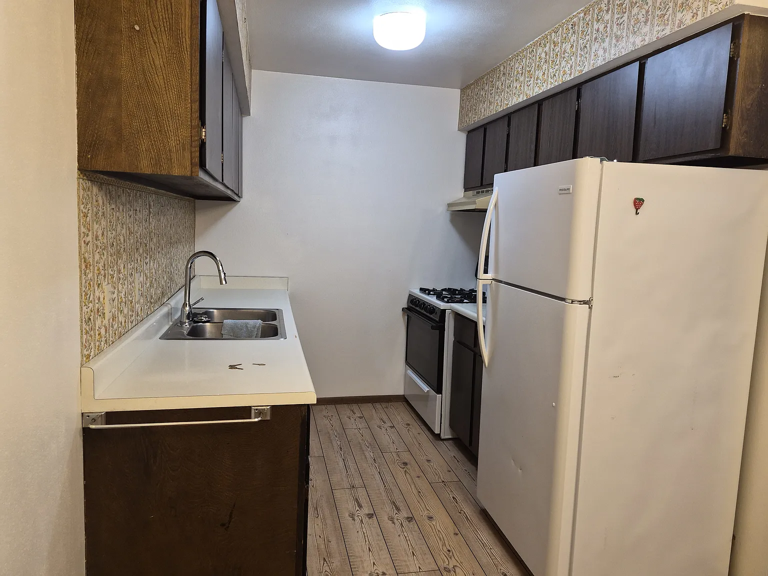 2 bed, 750 sqft, $1,200 — Photo 2