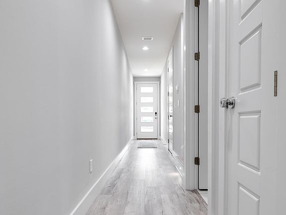 3rd image of 817 7th Ave S