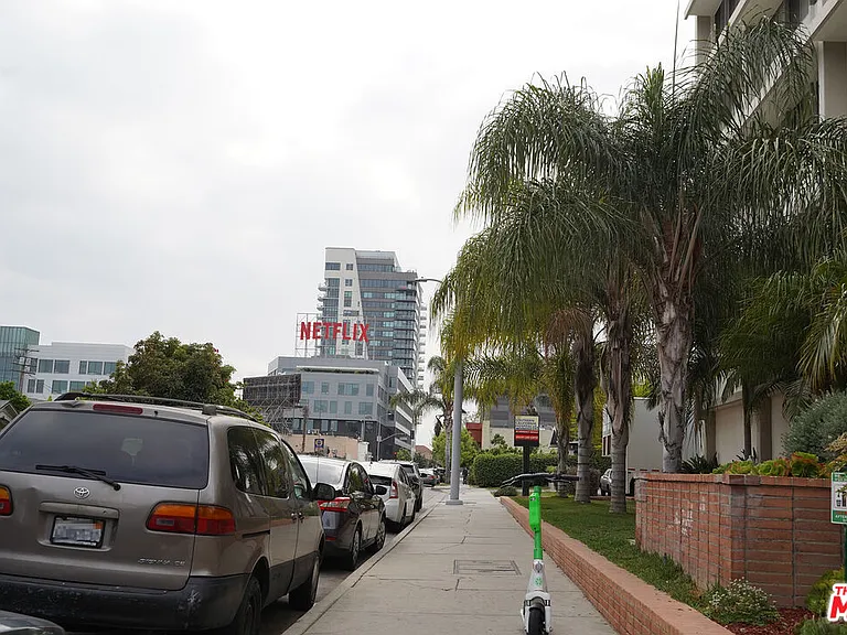 6224 1/8 De Longpre Ave — Photo 6