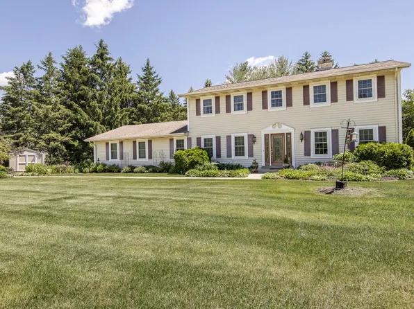 323 Thomas COURT, Wales, WI 53183