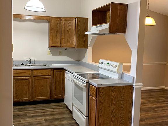 3rd image of 7 Harmony Landing Ct #B