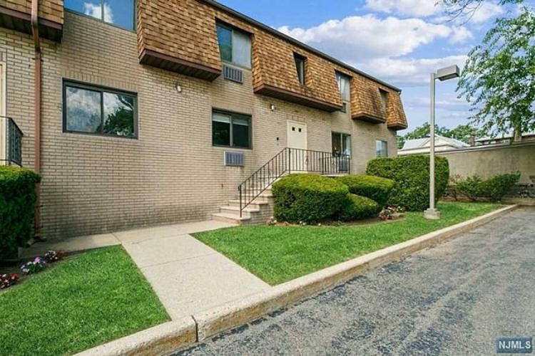 1st image of 4 Honiss St Unit B3