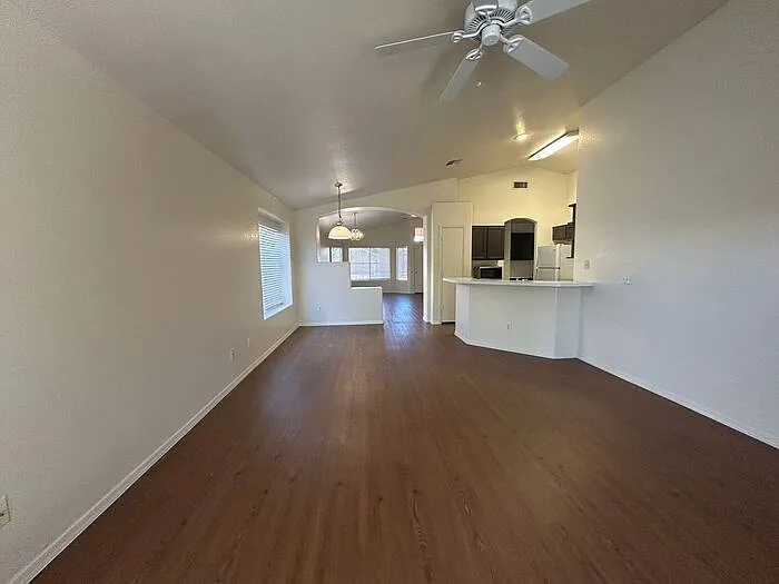 5082 W Buffalo St — Photo 3