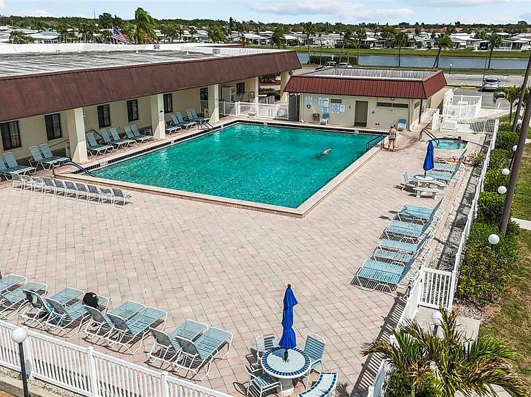 611 La Jolla Cir — Photo 29