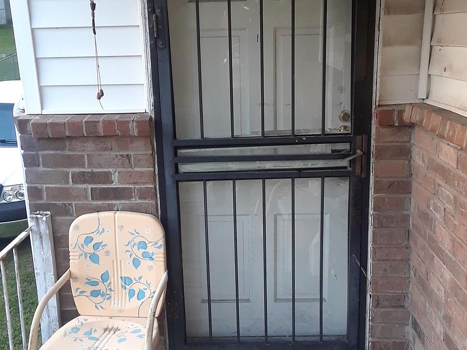 2nd image of 2406 Santi Ave