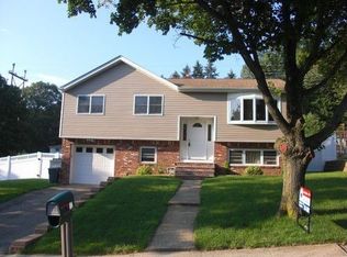 10 Rosemont Rd, Oak Ridge, NJ 07438