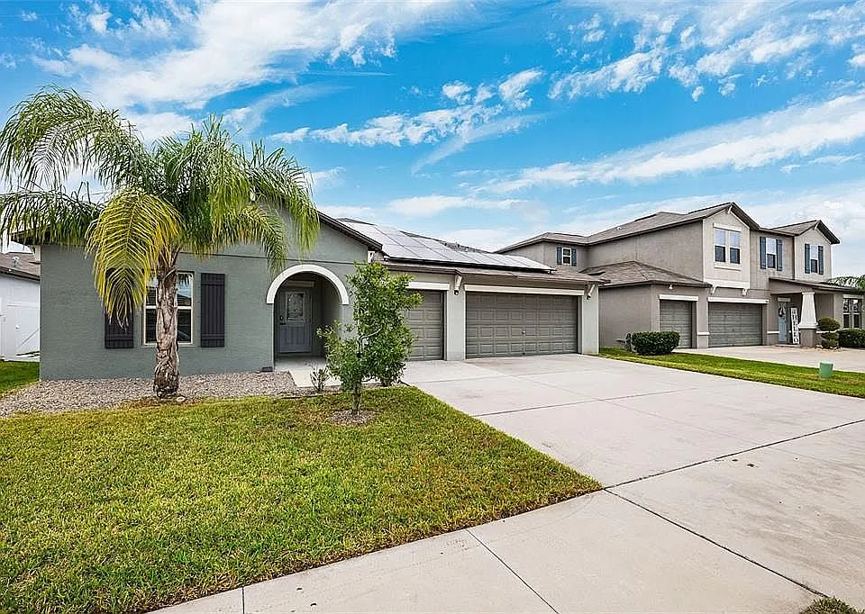 4 bed, 2576 sqft, $3,000 — Photo 2