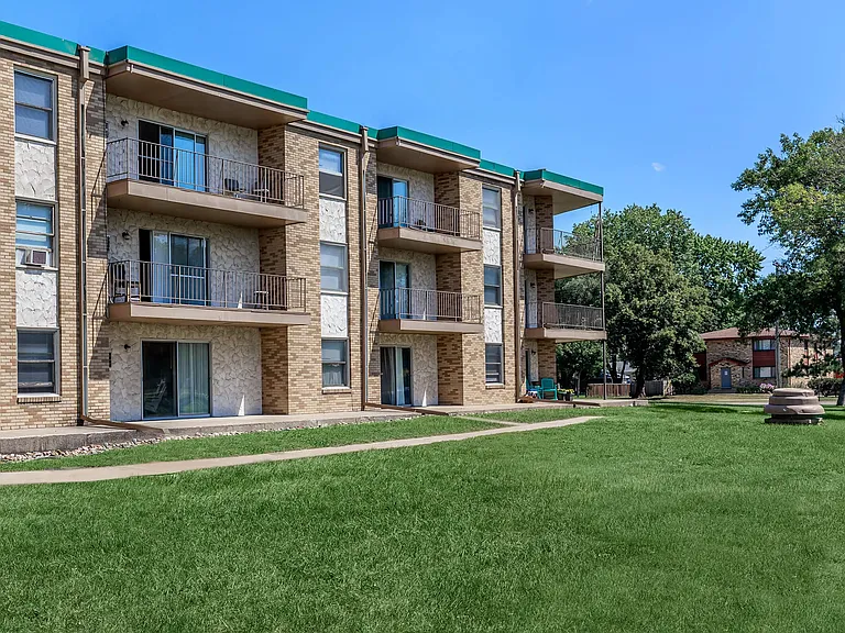 Southgate Apartments — Photo 16