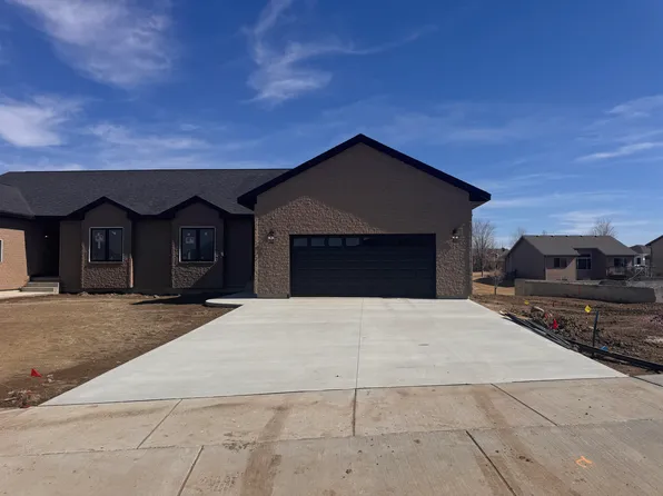 706 W Opal Ln, Hartford, SD 57033