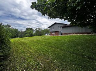8819 Oak Dr, Clinton, IL 61727