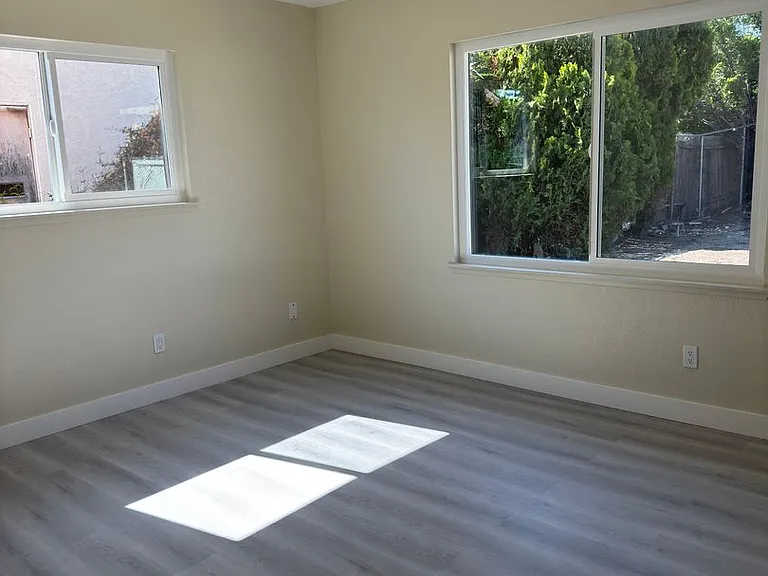 17424 Seville Ct — Photo 11