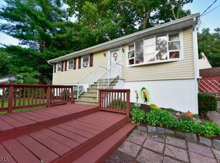 9 Beech Ct, Ringwood, NJ 07456