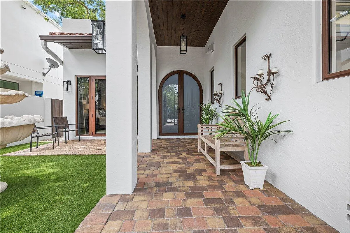 3 bed, 3.0 bath, 2974 sqft, $15,000 — Photo 3