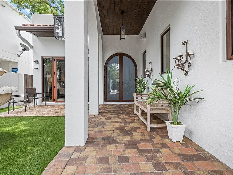 1312 SE 2nd Ct — Photo 3