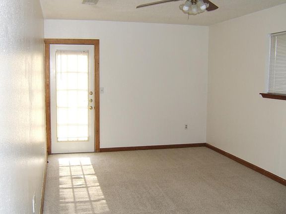 3rd image of 2212 Saratoga Dr