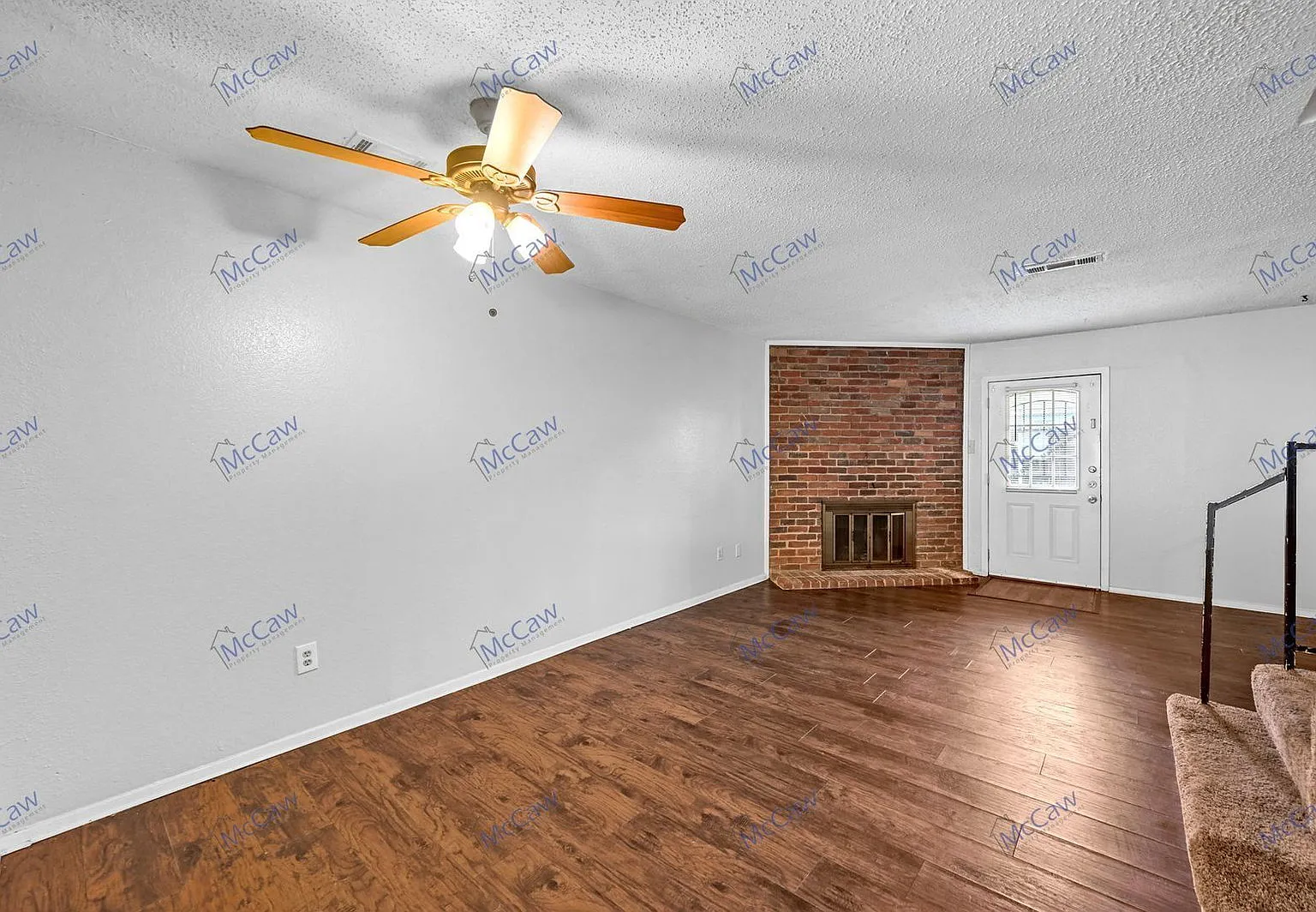 2 bed, 1.5 bath, 1110 sqft, $1,200 — Photo 3