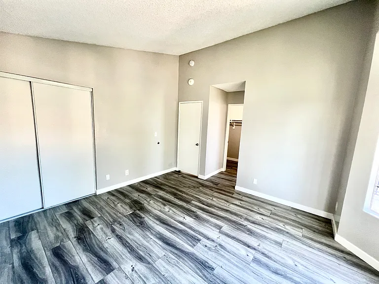 2211 Cedar Ave #302 — Photo 16