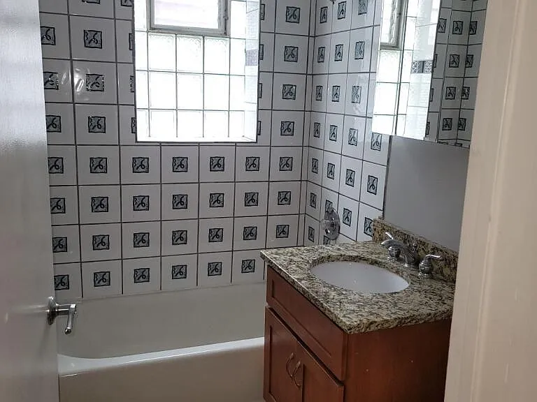 2952 W Belmont Ave #2R — Photo 13