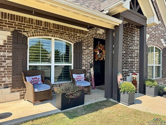2nd image of 101 New Braunfels Ln