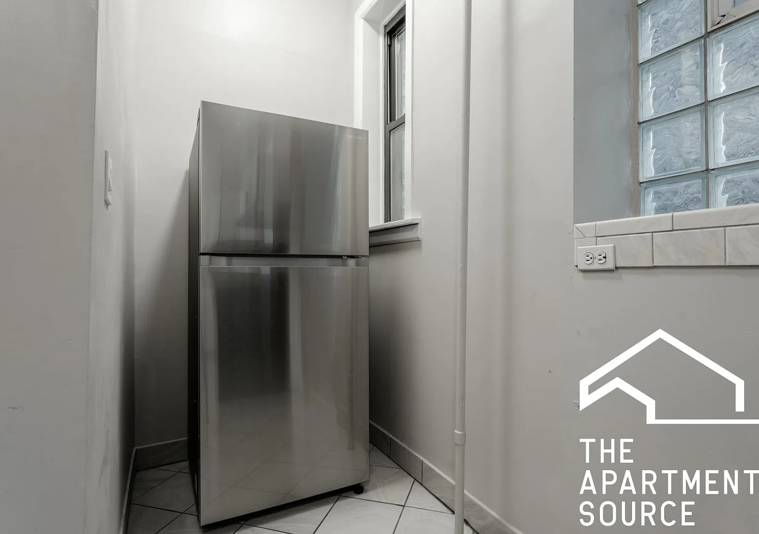 2 bed, 1050 sqft, $2,295 — Photo 4