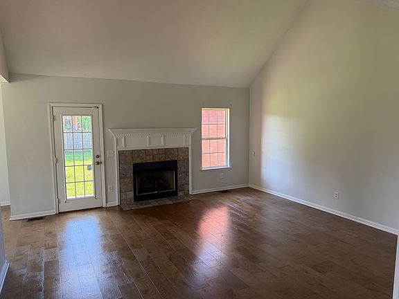 4th image of 452 Compton Rd