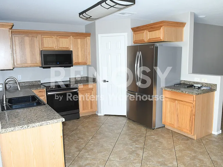 3282 W Belle Ave — Photo 7