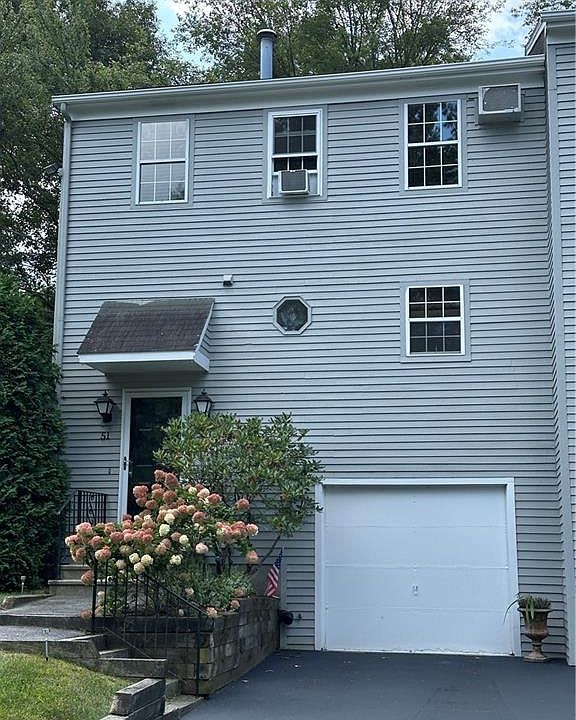 1st image of 565 Quaker Ln APT 51