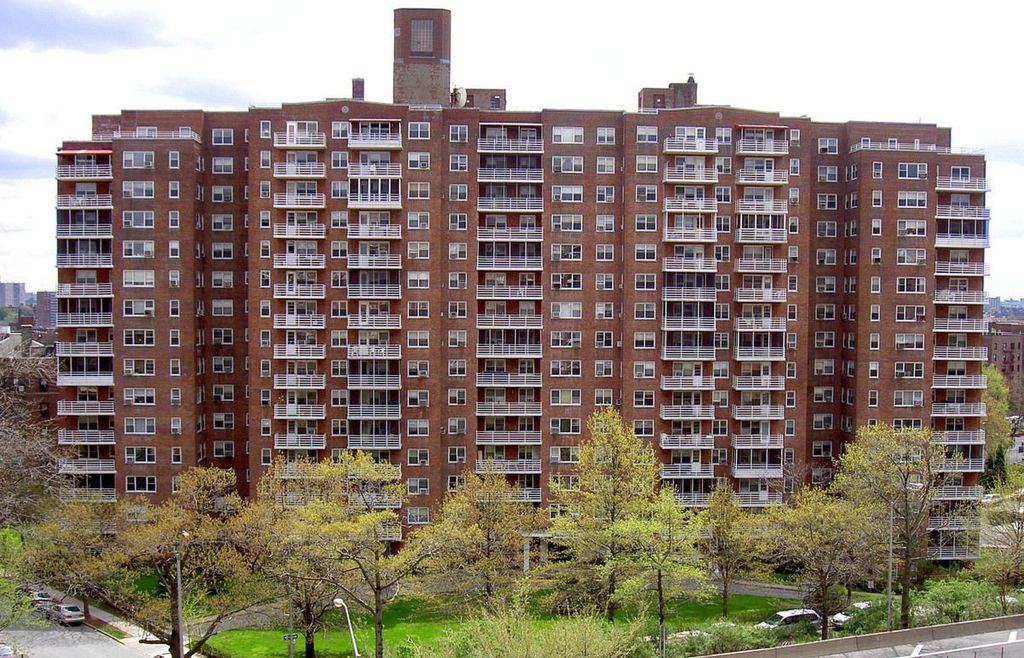 4 Bed 2 Bath Property, New York • 1,700 Sq Ft
