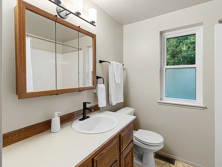 Bathroom 2nd floor