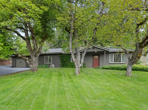 880 S 3rd St, Jacksonville, OR 97530
